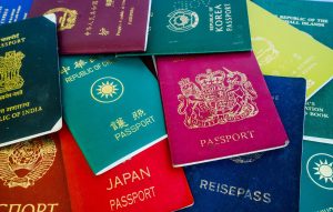 לכמה ישראלים יש דרכון זר?