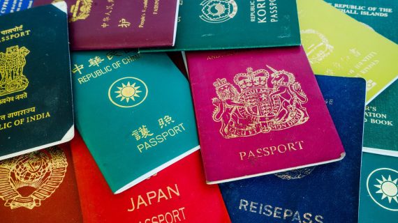 לכמה ישראלים יש דרכון זר?